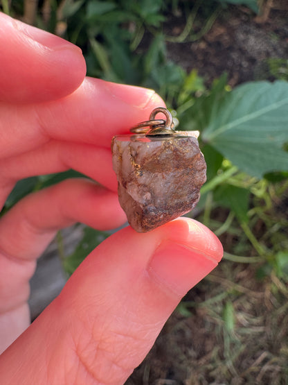 Antique Australian gold in quartz specimen pendant with 9ct gold fittings