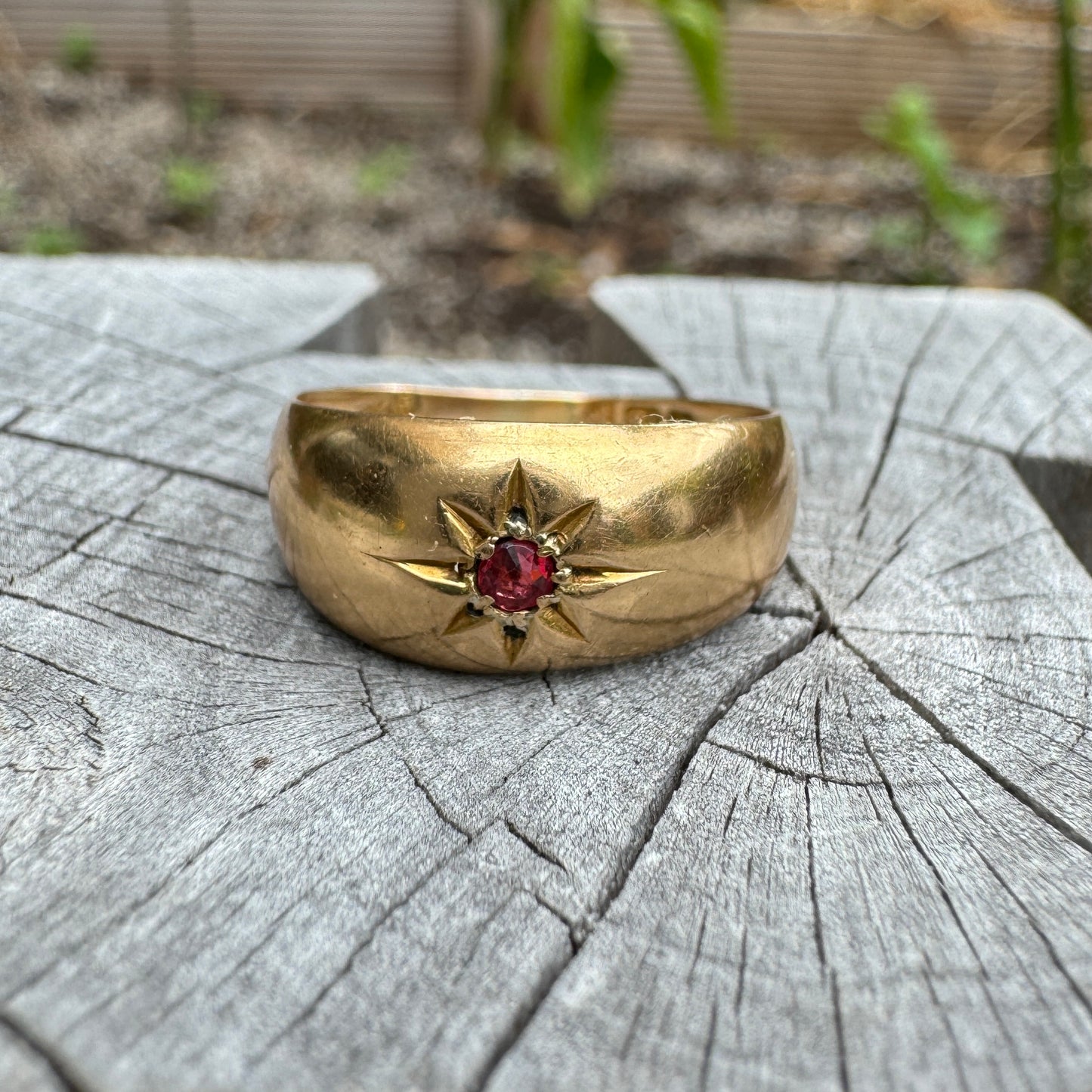 Vintage 18ct yellow gold red spinel starset gypsy ring