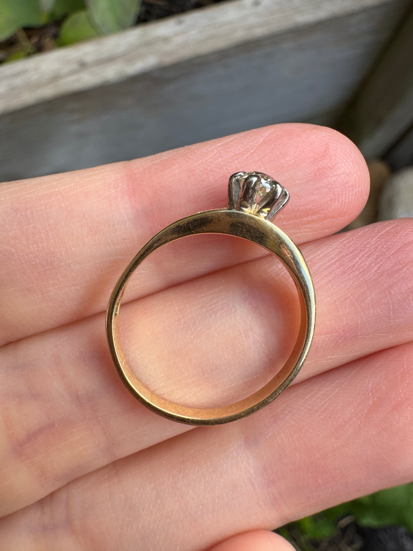 Vintage 18ct gold old mine cut diamond solitaire ring