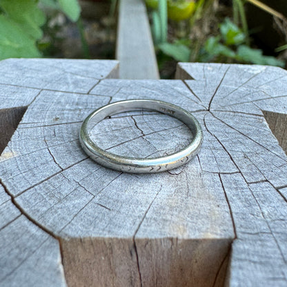 Vintage platinum chevron pattern engraved band, 1.5mm wide
