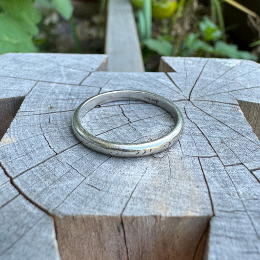 Vintage platinum chevron pattern engraved band, 1.5mm wide