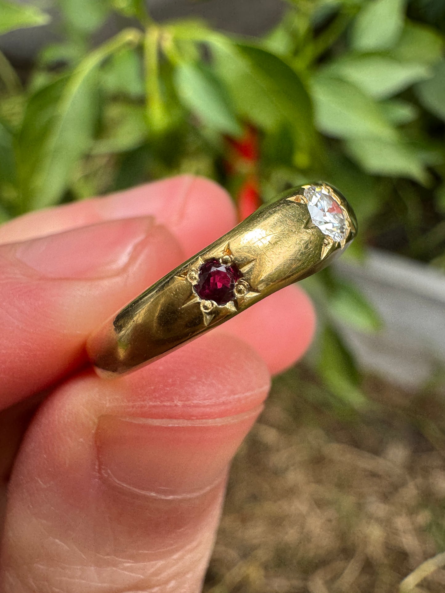 Vintage 18ct yellow gold 0.17ct round brilliant cut diamond and natural ruby starset gypsy ring
