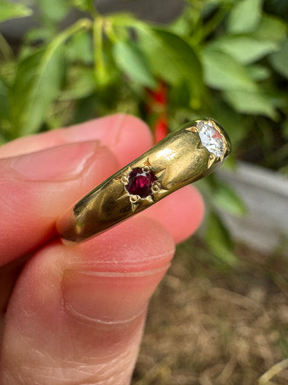 Vintage 18ct yellow gold 0.17ct round brilliant cut diamond and natural ruby starset gypsy ring