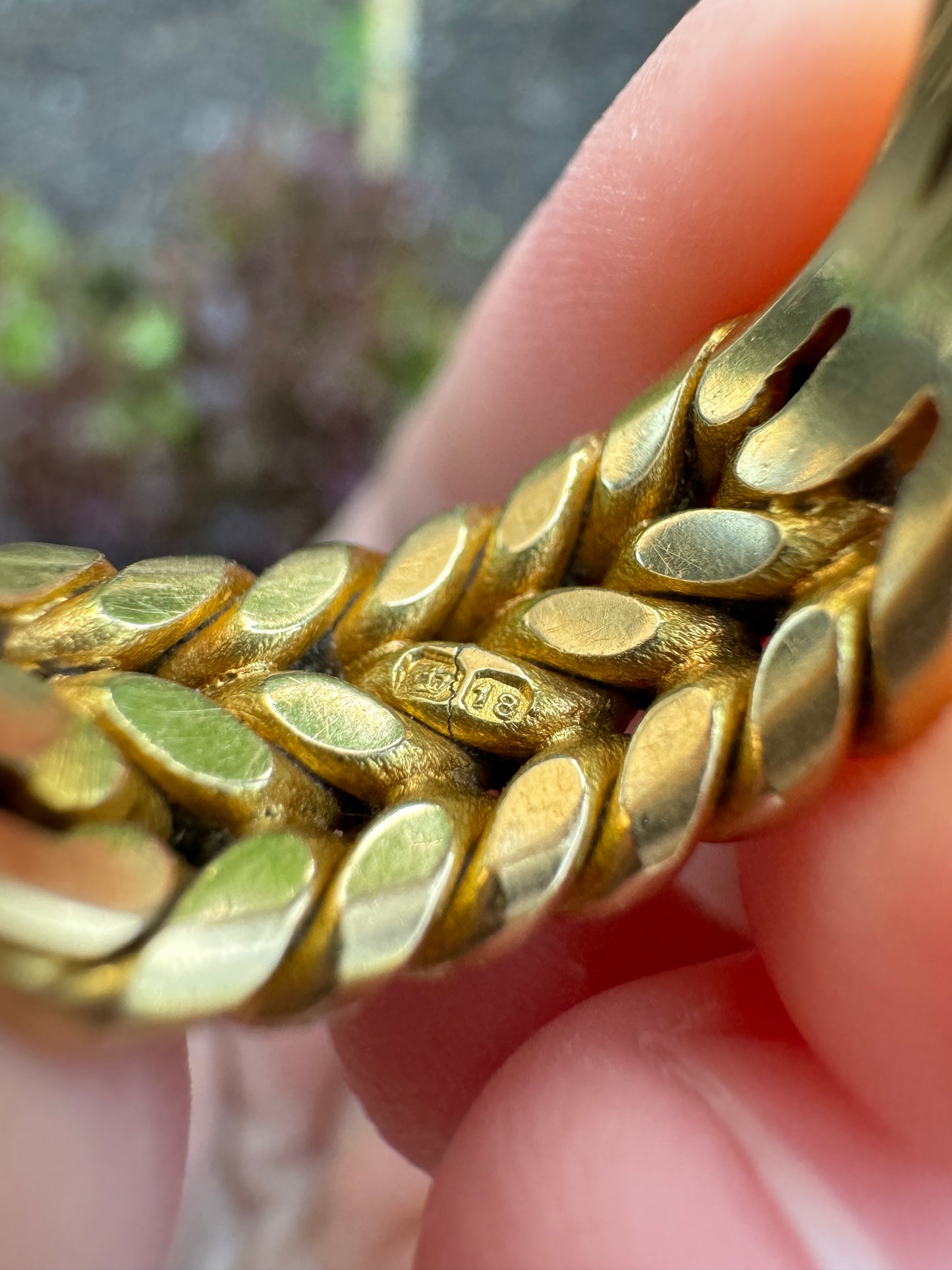 Antique 18ct yellow gold keeper ring