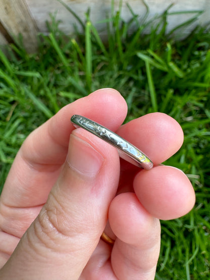 Vintage platinum chevron pattern engraved band, 1.5mm wide