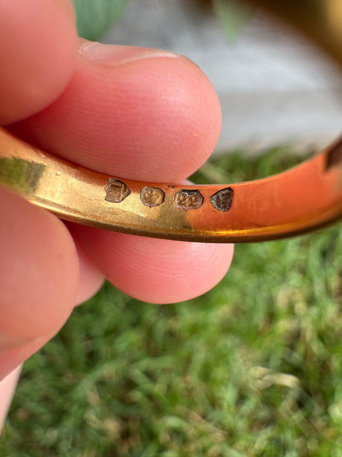 Antique Victorian 22ct yellow gold band, 4.25mm wide