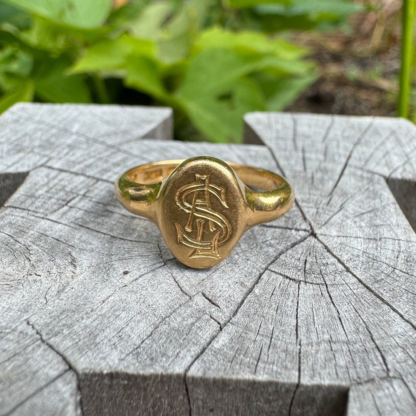 Antique 18ct yellow gold oval initial signet