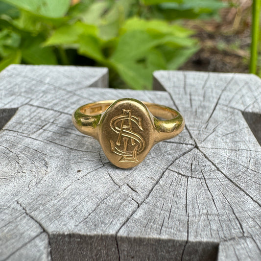 Antique 18ct yellow gold oval initial signet