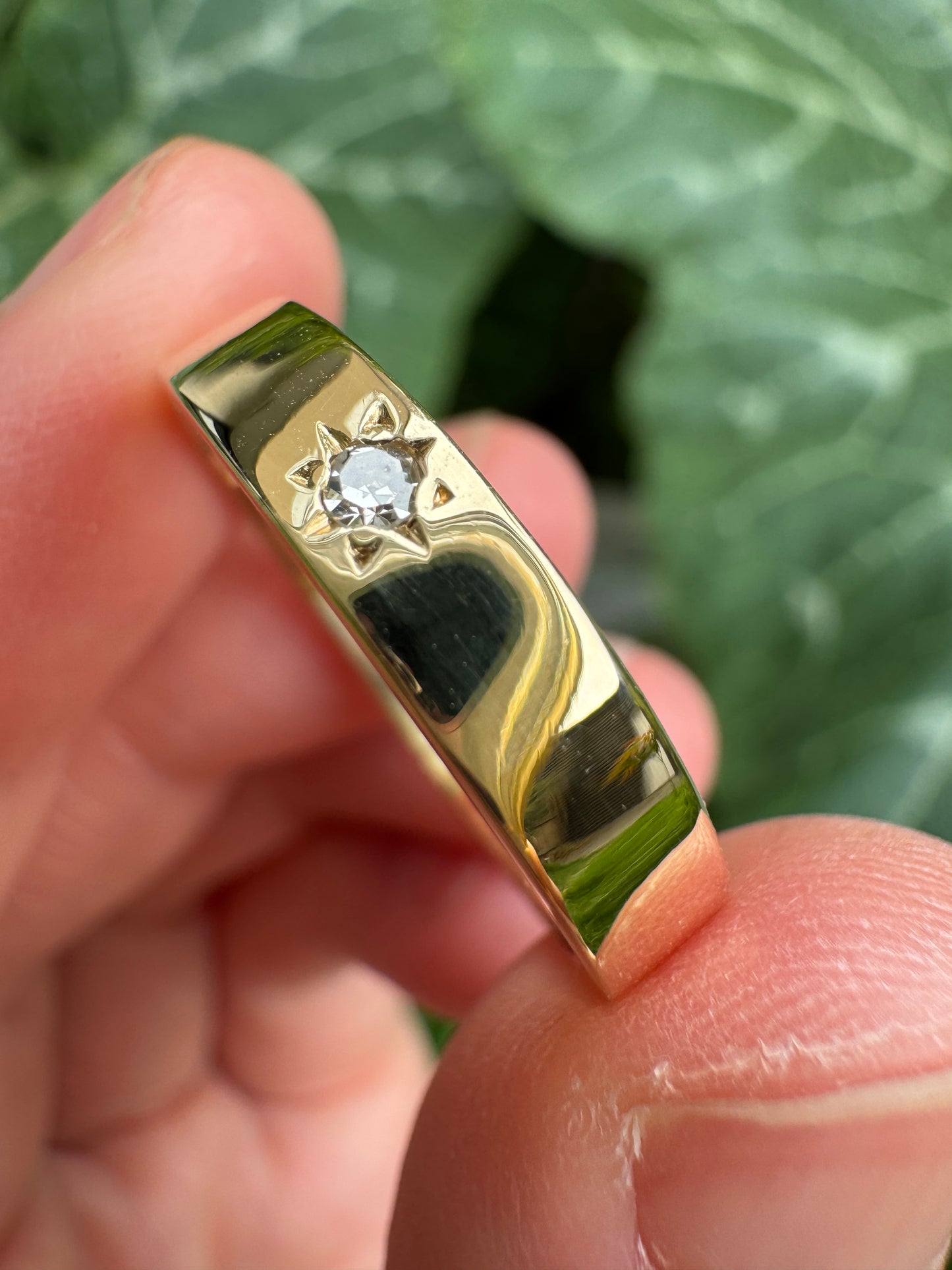 Vintage 9ct yellow gold 3pt single cut diamond starset gypsy ring