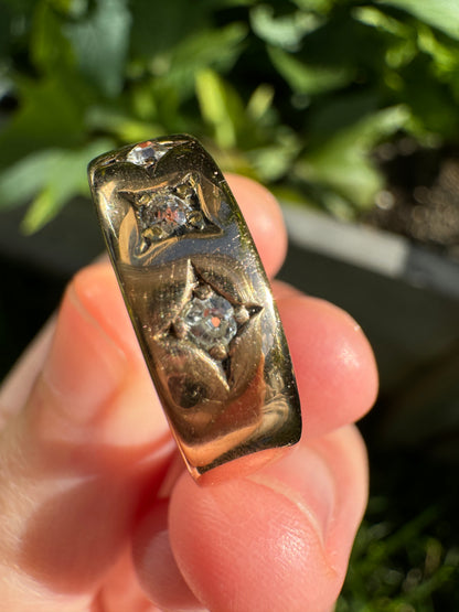 Vintage 18ct rosy yellow gold three stone old mine cut diamond gypsy ring