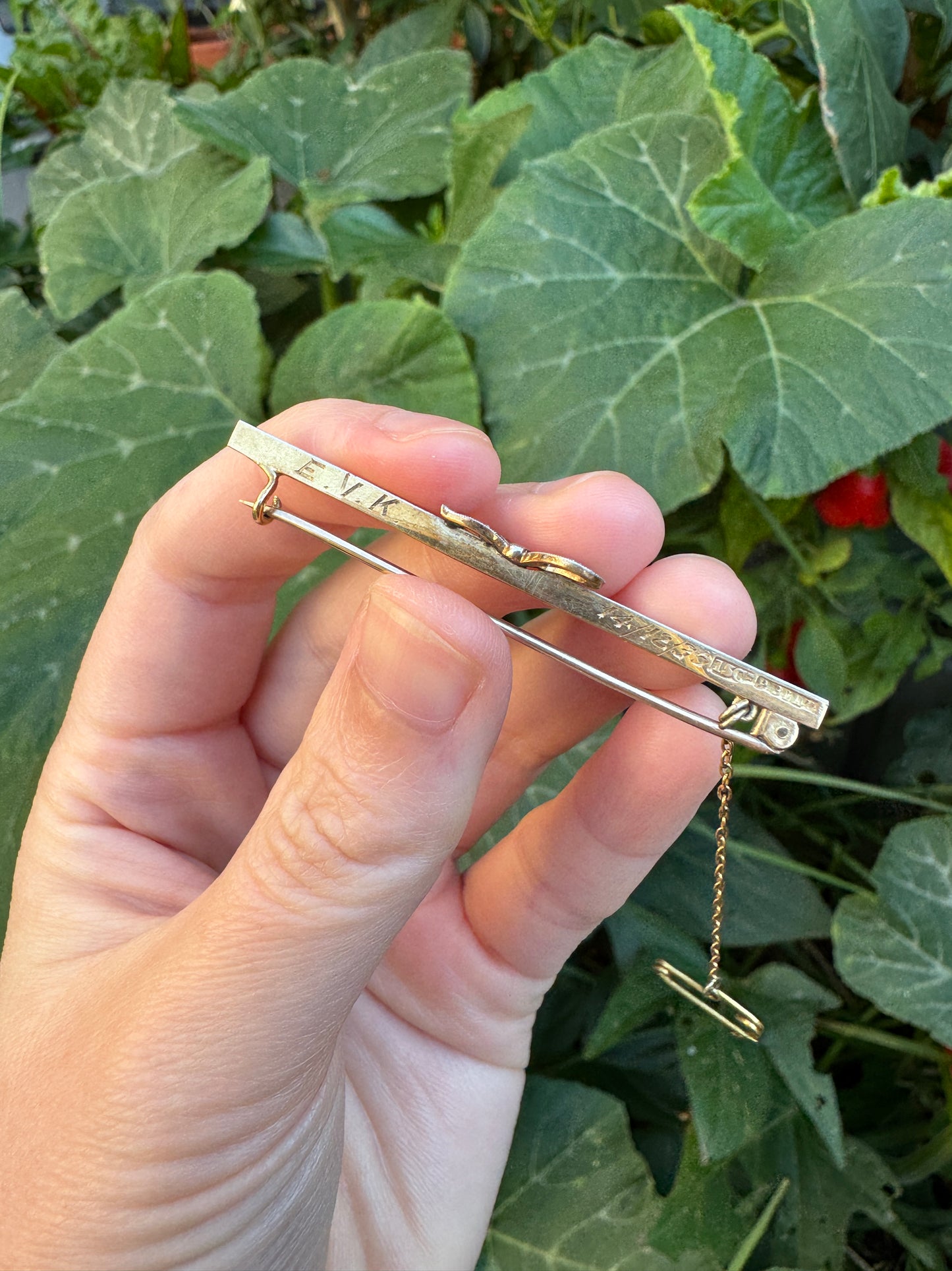 Vintage Art Deco 15ct yellow gold and platinum diamond bow bar brooch/chain extender with safety chain