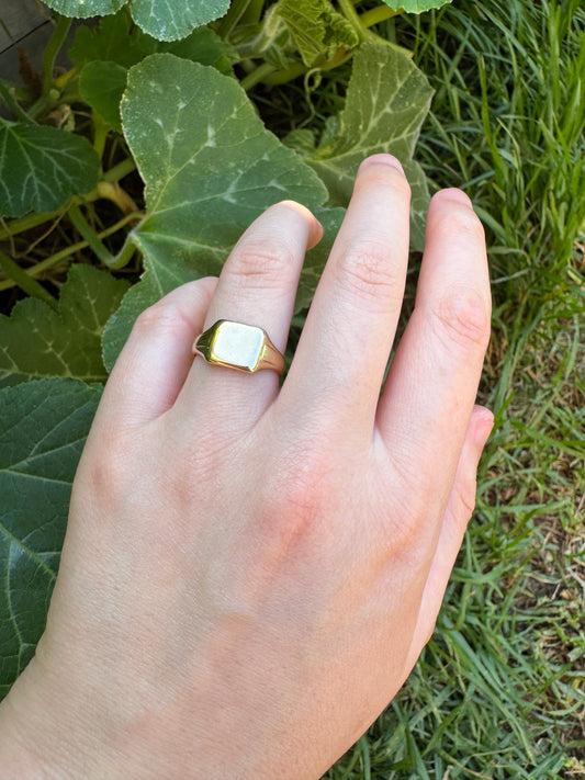 Vintage Mid Century English 9ct yellow gold square signet ring