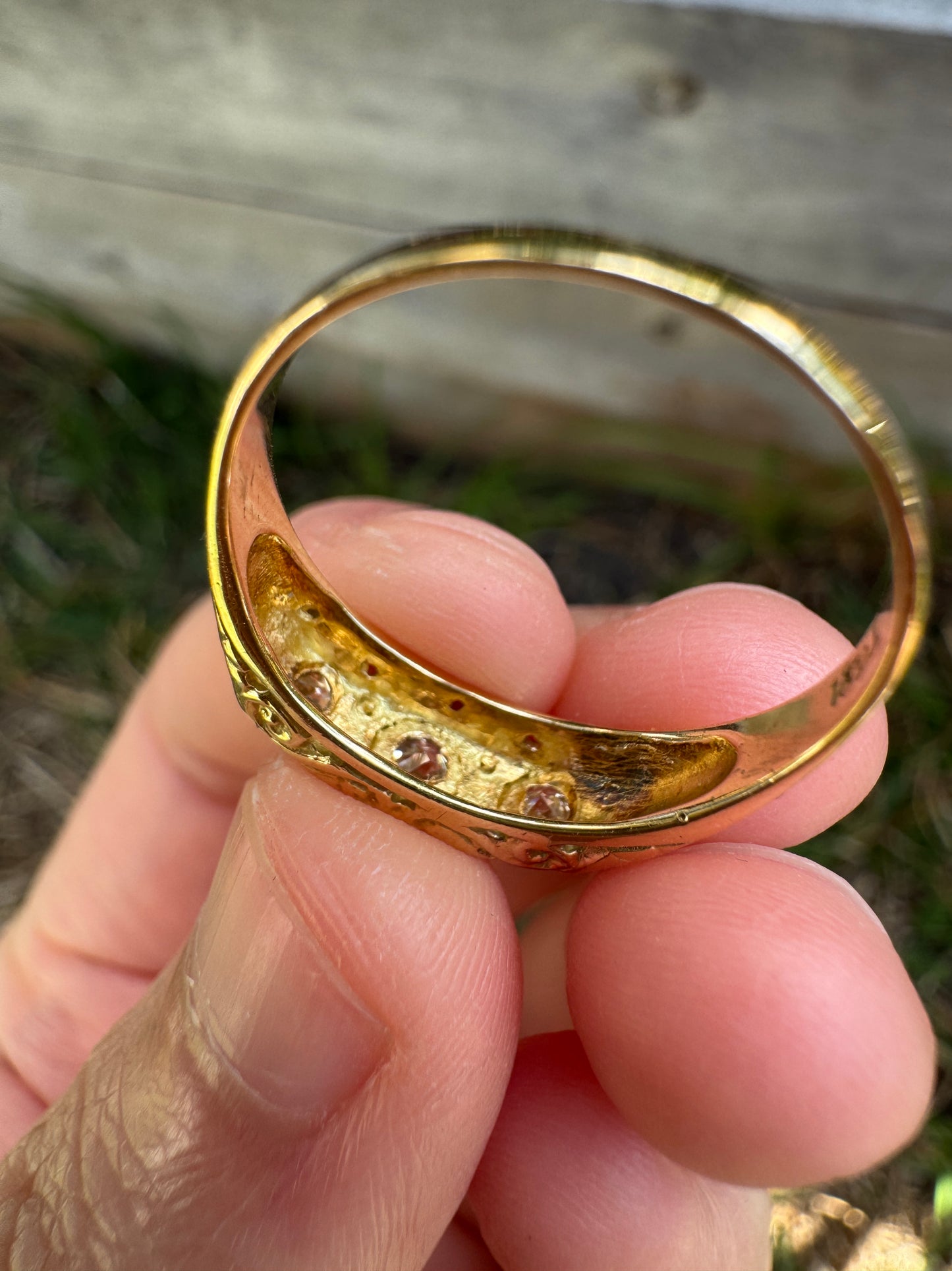 Vintage 18ct yellow gold three stone 0.28ct old mine cut diamond gypsy ring