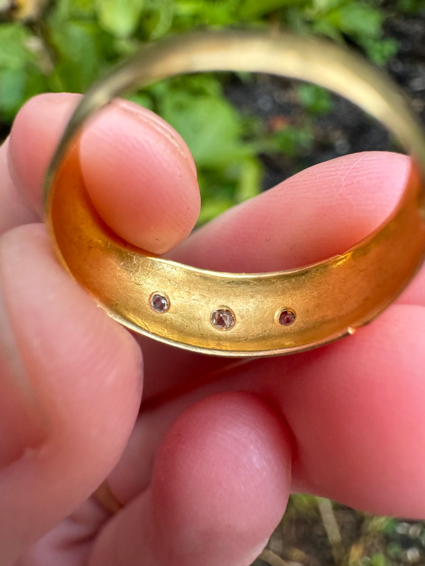 Antique 18ct yellow gold three stone old mine cut diamond starset gypsy ring