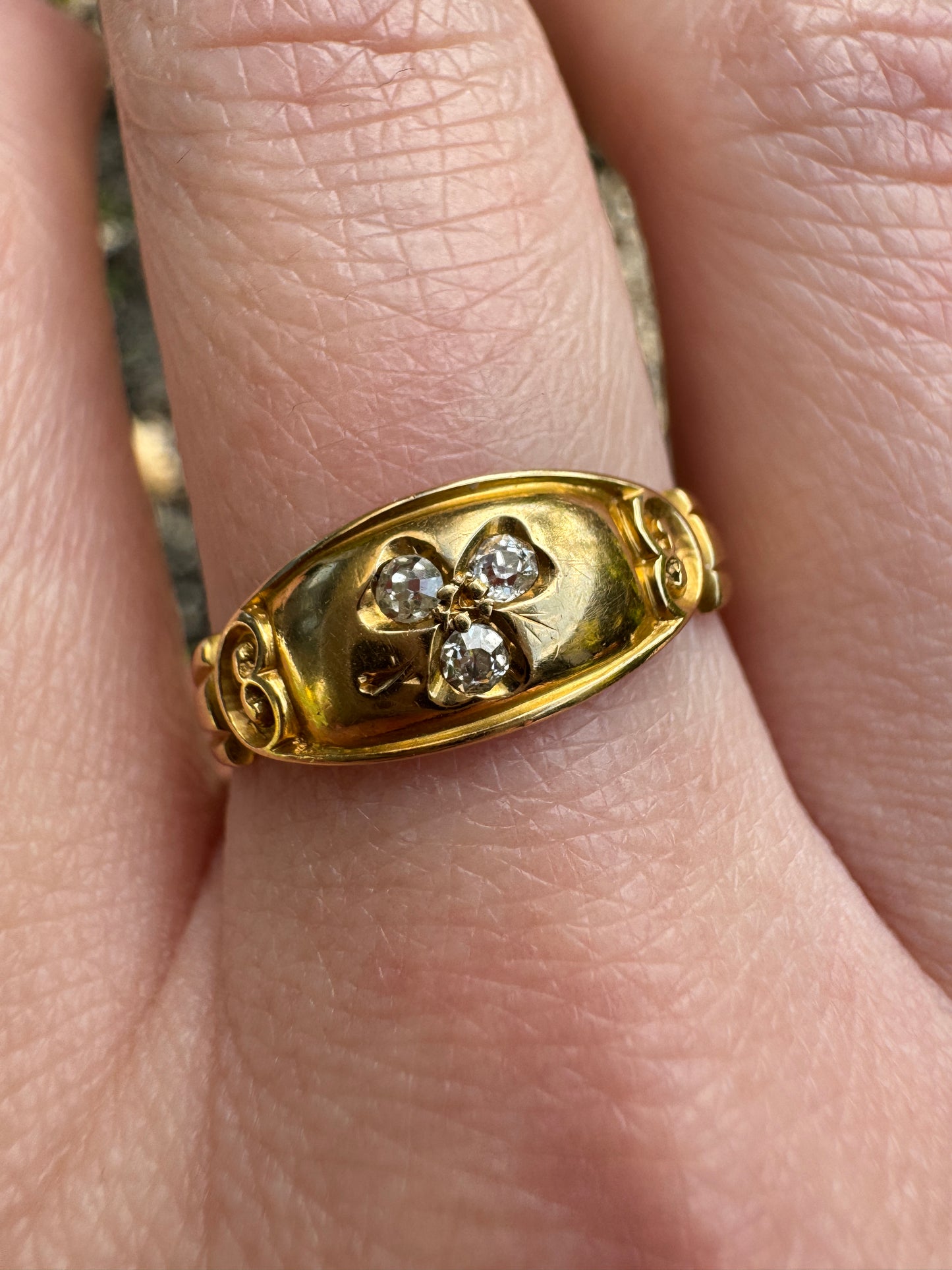 Antique 18ct yellow gold old mine cut and single cut diamond lucky clover gypsy ring