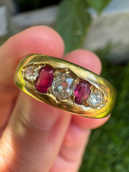 Vintage 18ct yellow gold 0.25ct TCW old mine cut diamond and ruby gypsy ring