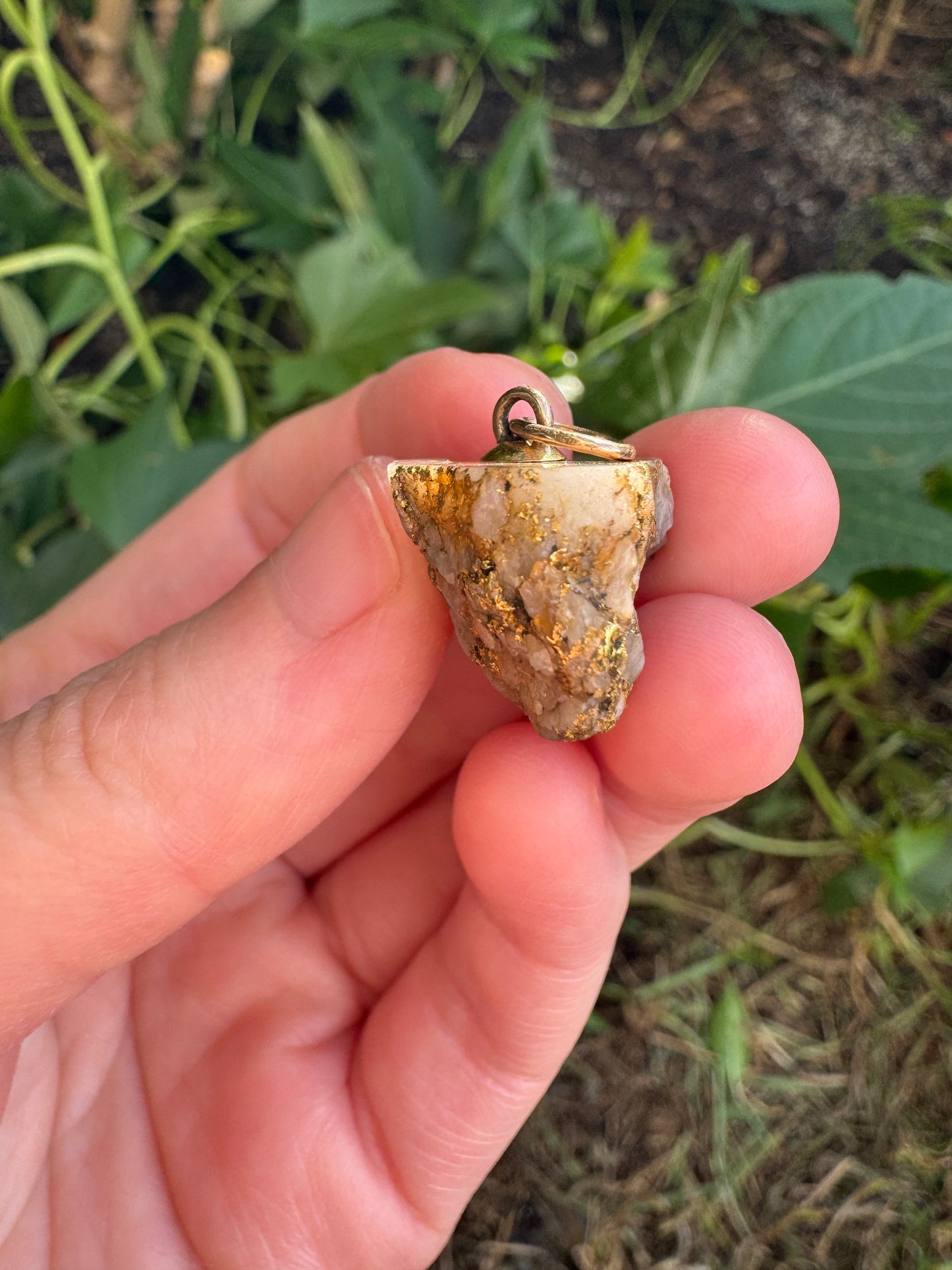 Antique Australian gold in quartz specimen pendant with 9ct gold fittings