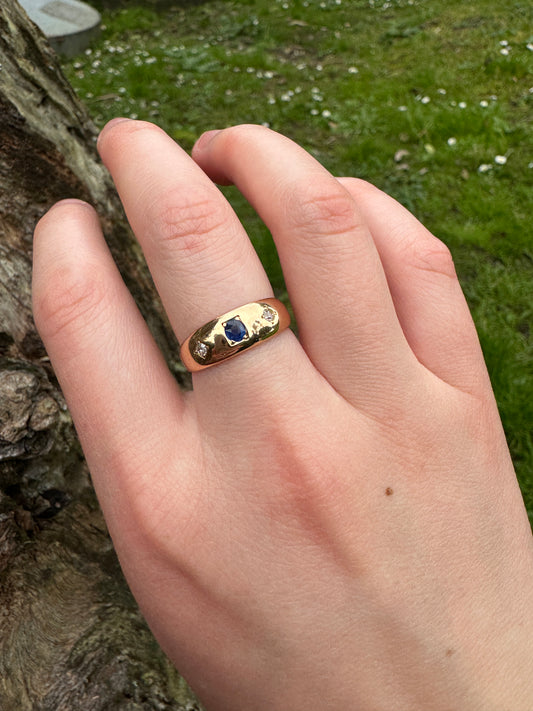 Vintage 18ct yellow gold old cut natural sapphire and old mine cut diamond gypsy ring