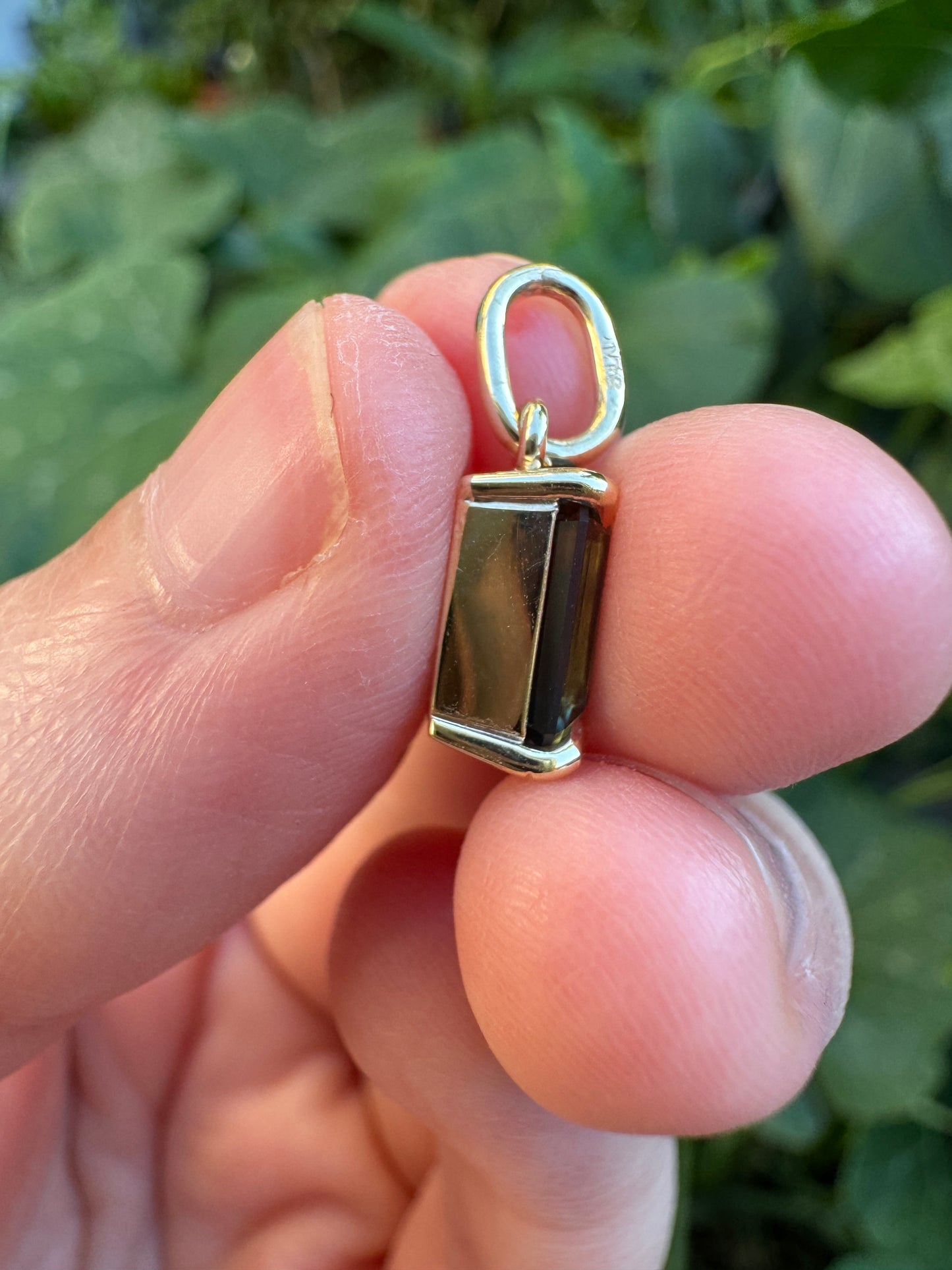 Custom handmade recycled 9ct yellow gold 2.54ct emerald cut Australian parti sapphire prong set pendant