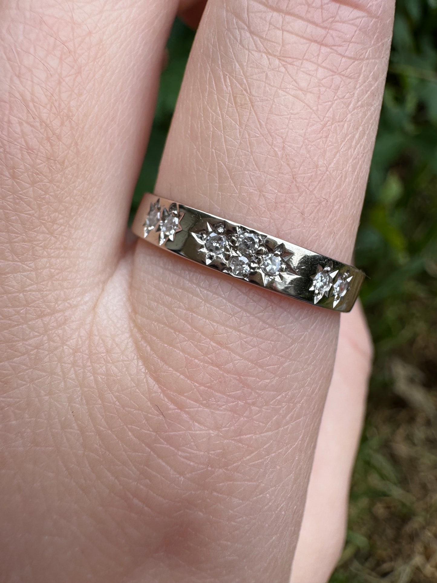 Vintage 18ct white gold eight stone 0.11ct TCW single cut diamond starset gypsy ring