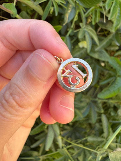 Vintage 9ct yellow gold '13' pendant