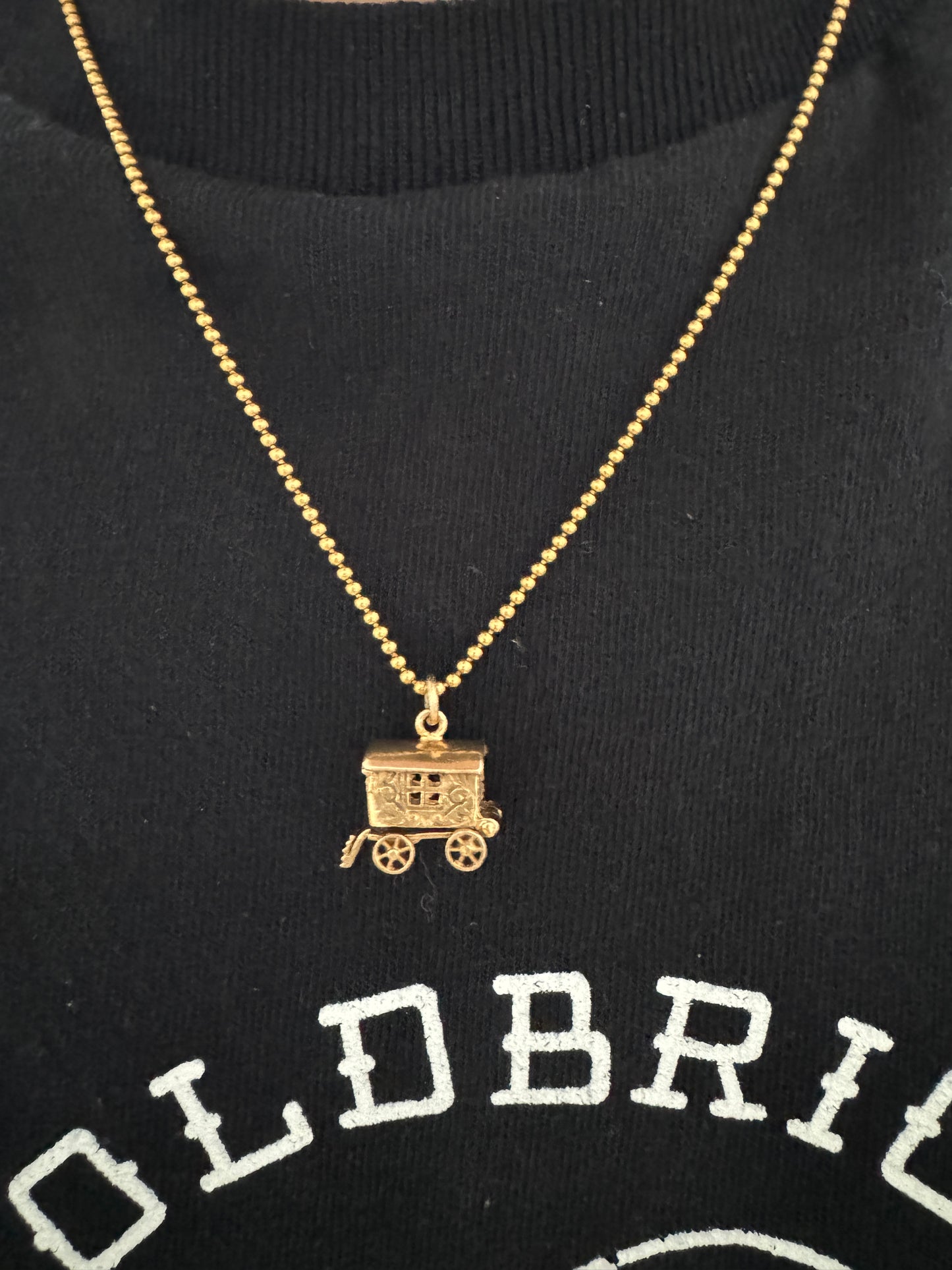 Vintage 9ct yellow gold opening caravan charm