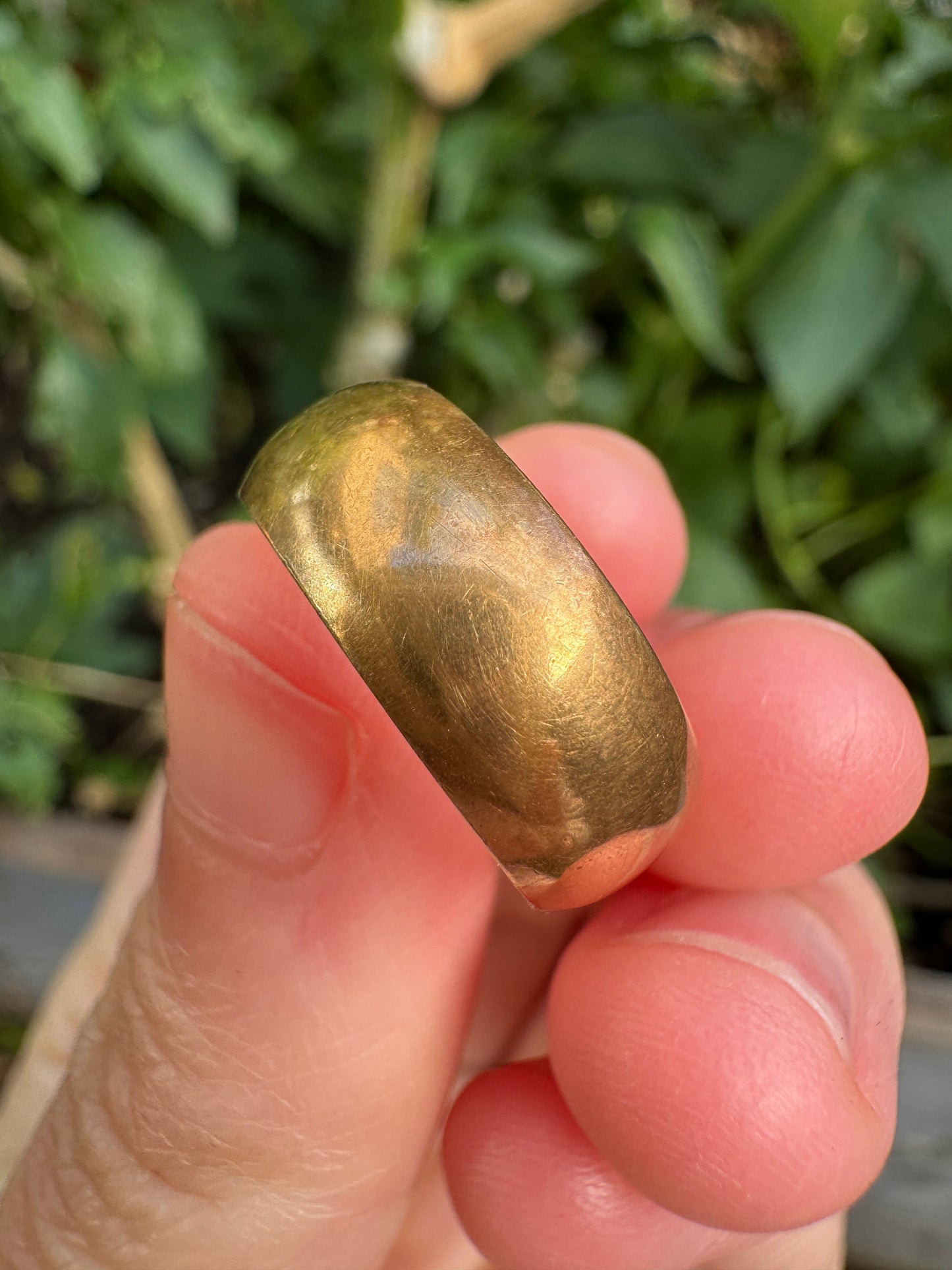 Antique 15ct yellow gold cigar band, 6.8mm wide