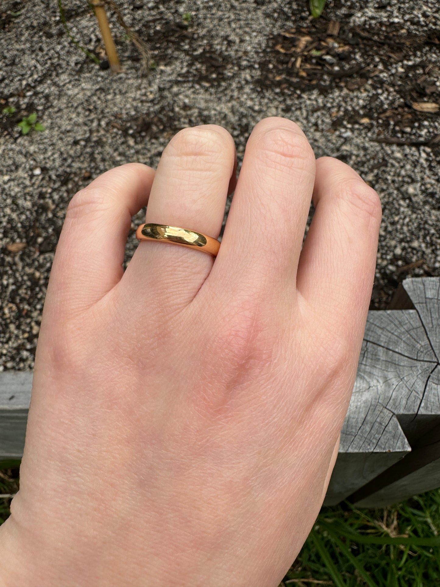 Antique 22ct yellow gold band, 3.5mm wide