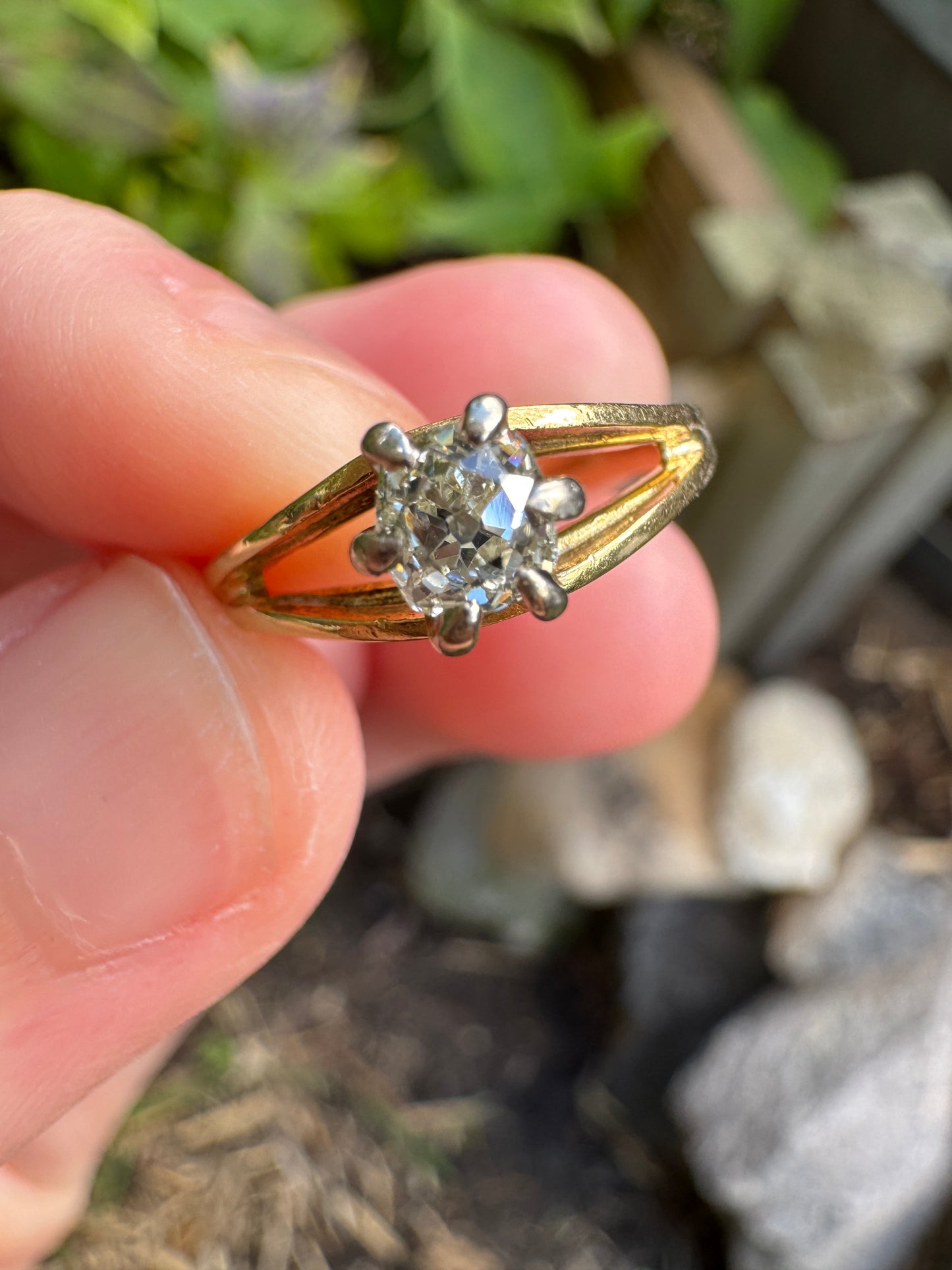 Vintage 18ct gold old mine cut diamond solitaire ring