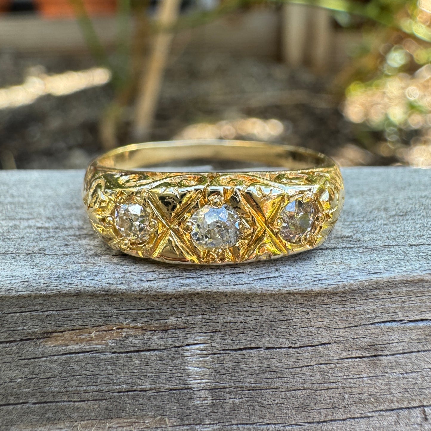 Vintage 18ct yellow gold three stone 0.28ct old mine cut diamond gypsy ring