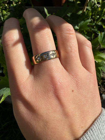 Vintage 18ct rosy yellow gold three stone old mine cut diamond gypsy ring