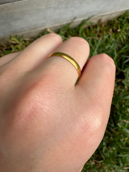 Antique Victorian 18ct yellow gold band, 2mm wide