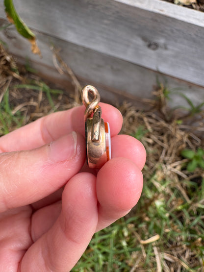 Antique 10ct rosy yellow gold bloodstone and sardonyx spinner pendant