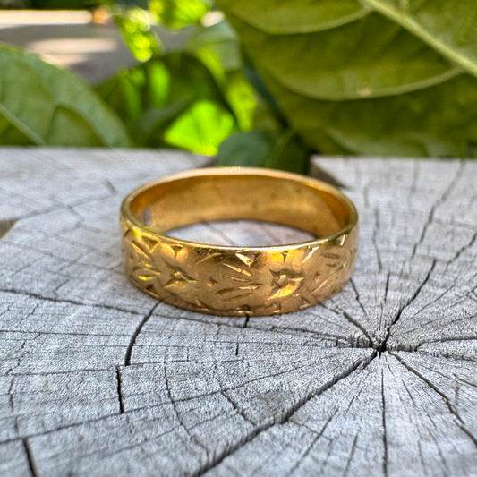 Vintage 22ct yellow gold floral engraved band, size L/5.75