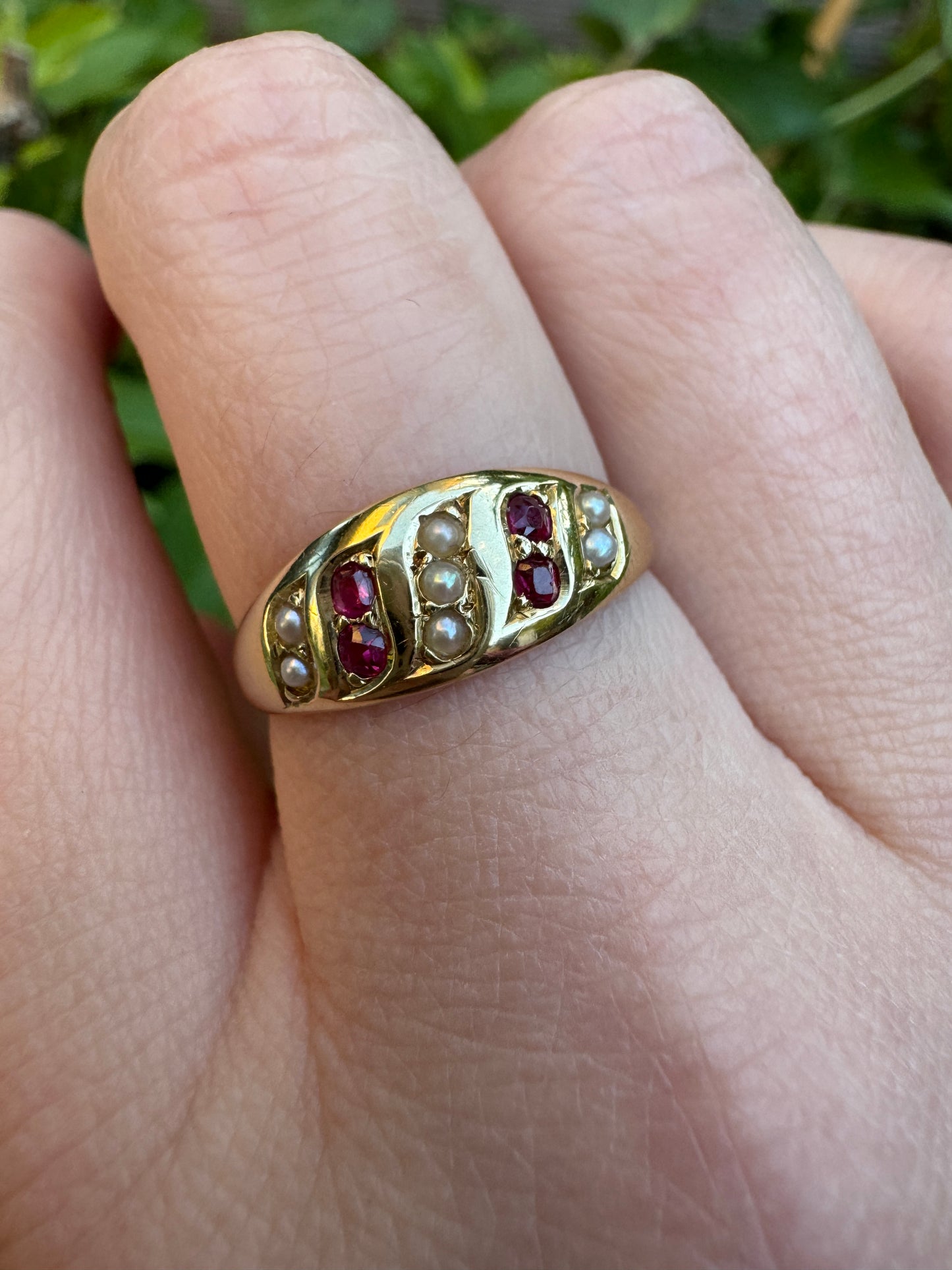 Antique Victorian 15ct yellow gold ruby and seed pearl ring