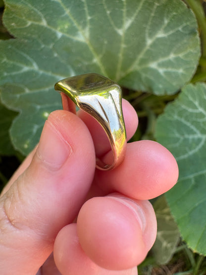 Vintage Mid Century English 9ct yellow gold square signet ring