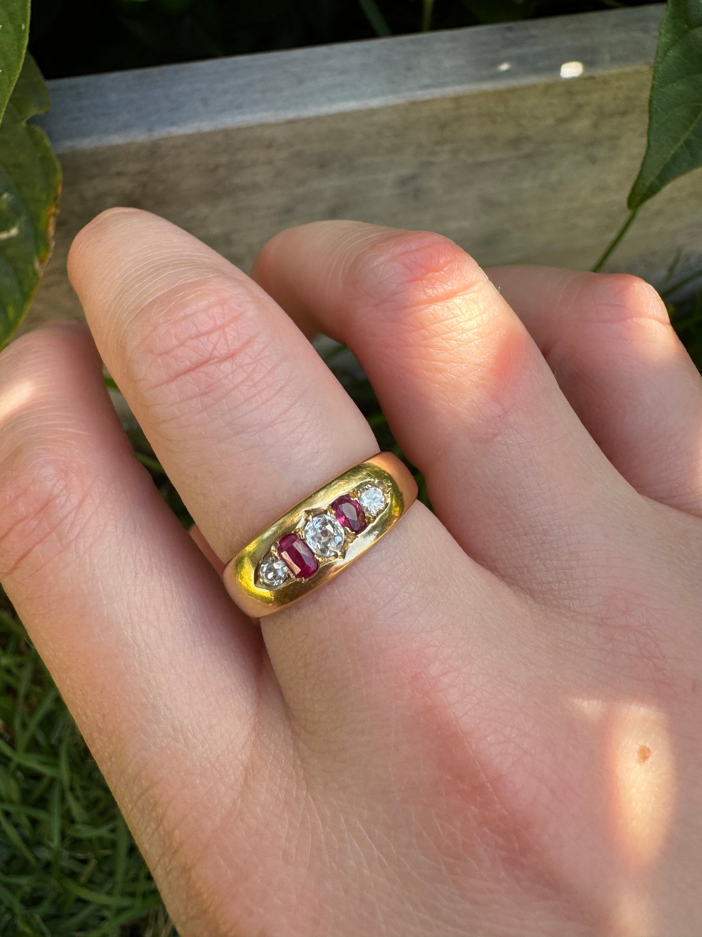 Vintage 18ct yellow gold 0.25ct TCW old mine cut diamond and ruby gypsy ring