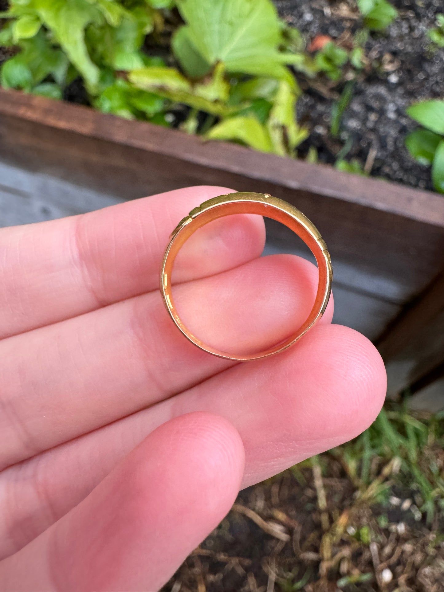 Antique 18ct yellow gold three stone old mine cut diamond starset gypsy ring