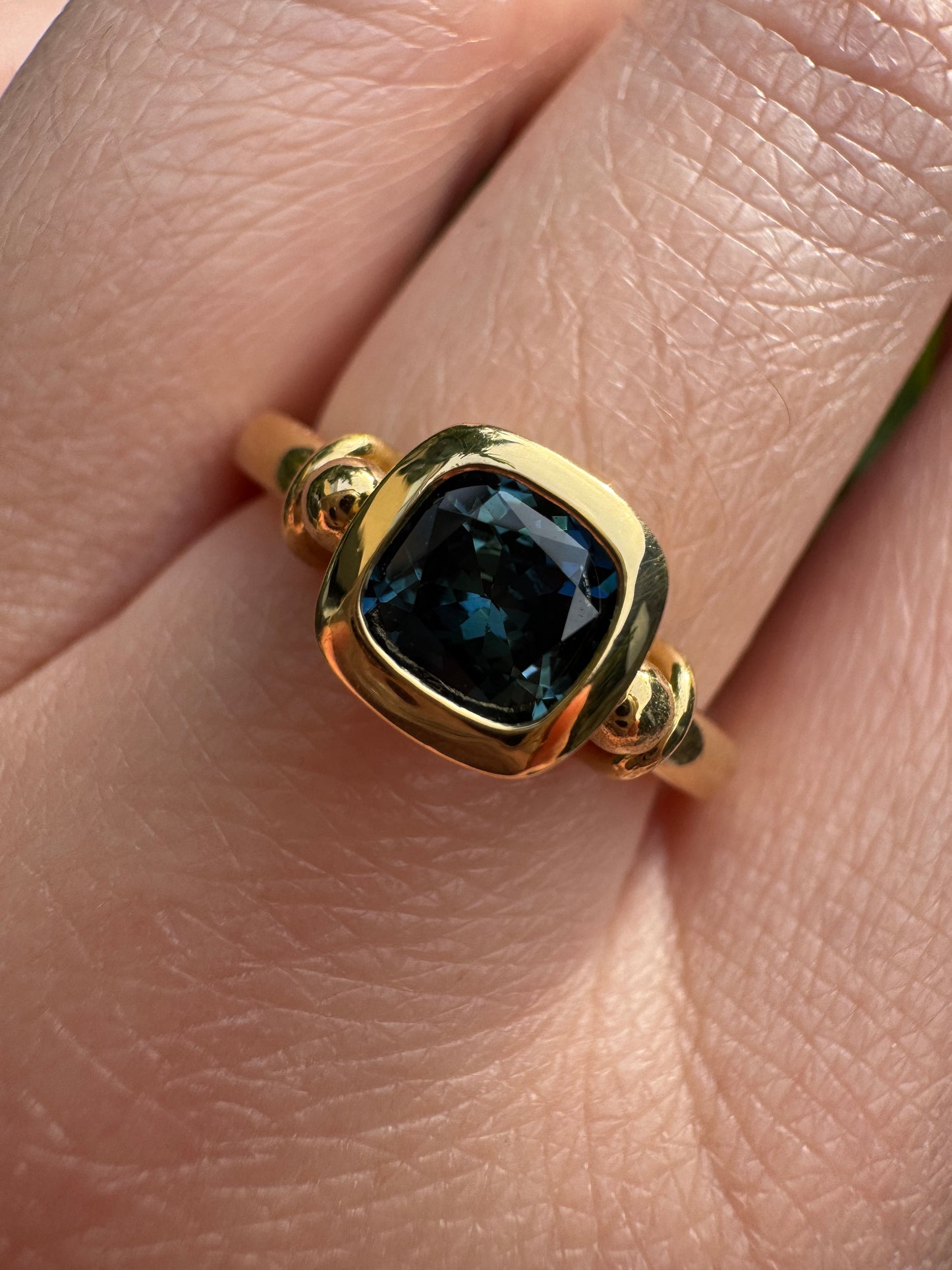Handmade Chris Sherwin 18ct gold natural Australian sapphire ring
