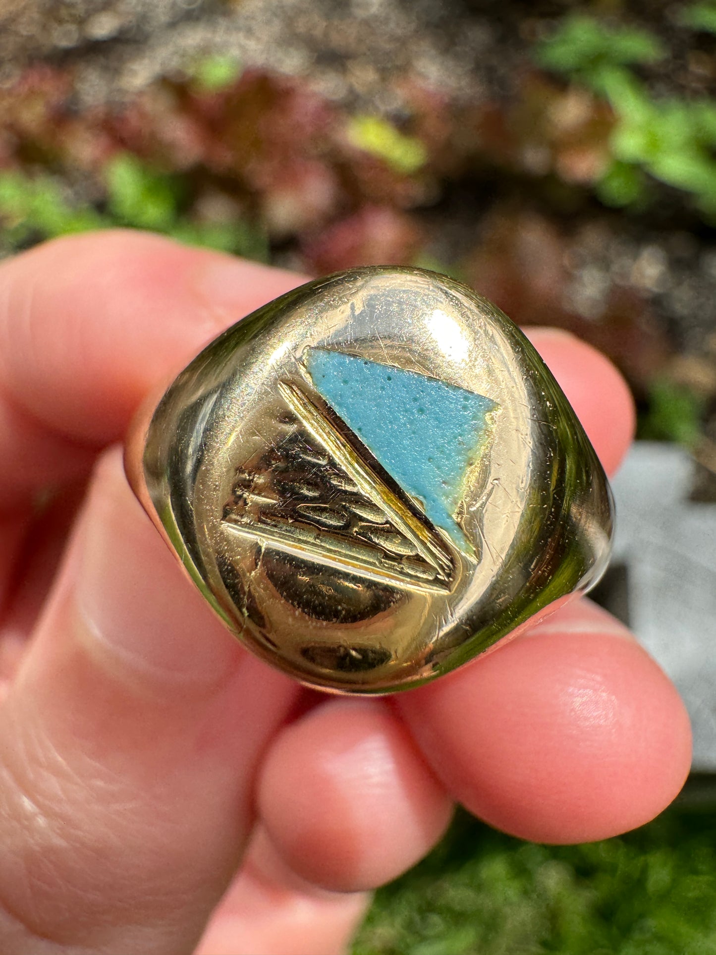 Antique Australian 15ct yellow gold engraved enamel signet ring