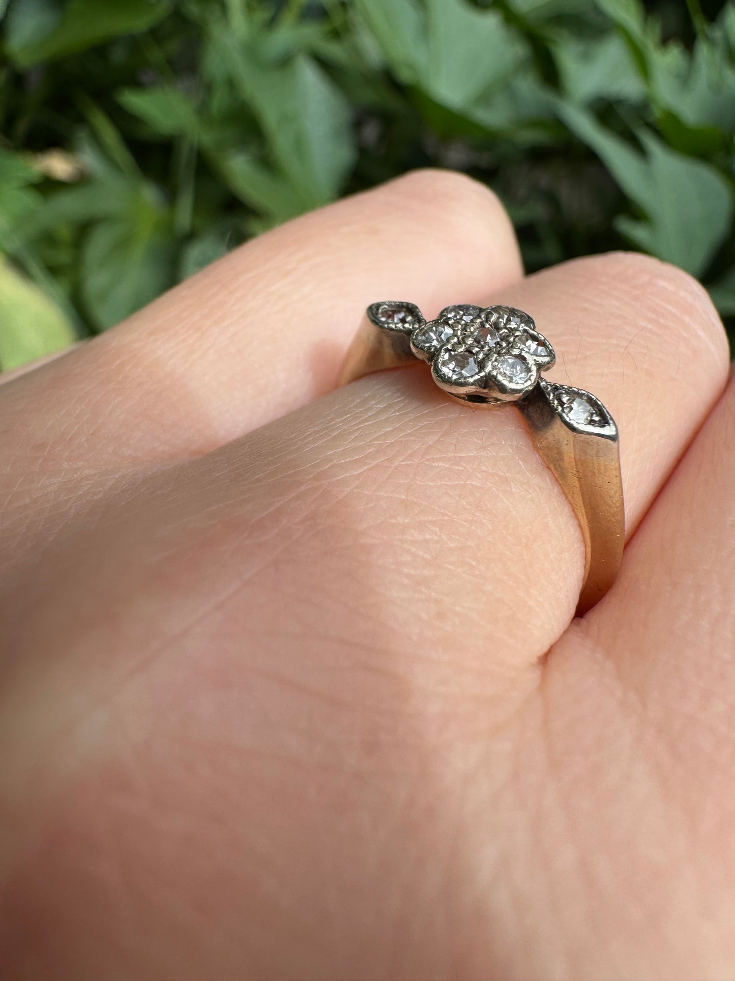 Vintage 18ct yellow gold single cut diamond daisy ring