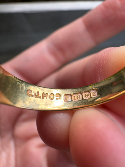 Vintage 18ct yellow gold shield signet ring