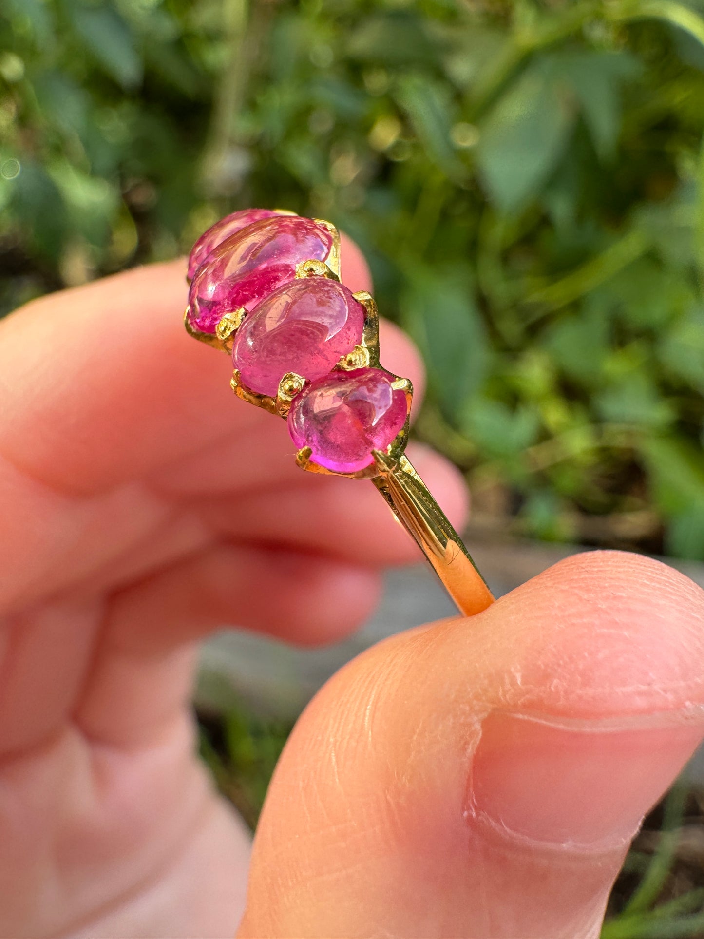 Antique 15ct yellow gold five stone 1.65ct TCW natural pink sapphire cabochon ring