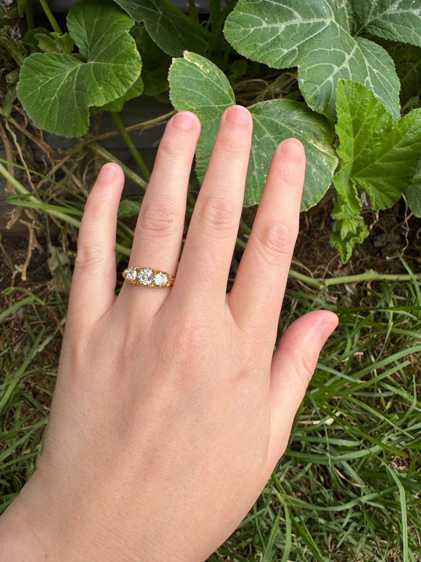 Antique 18ct yellow gold three stone 1.07ct TCW old mine cut diamond belcher ring
