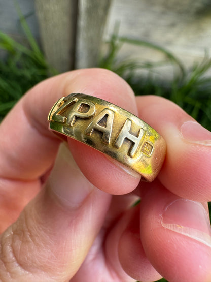 Antique 18ct yellow gold raised letter MIZPAH ring