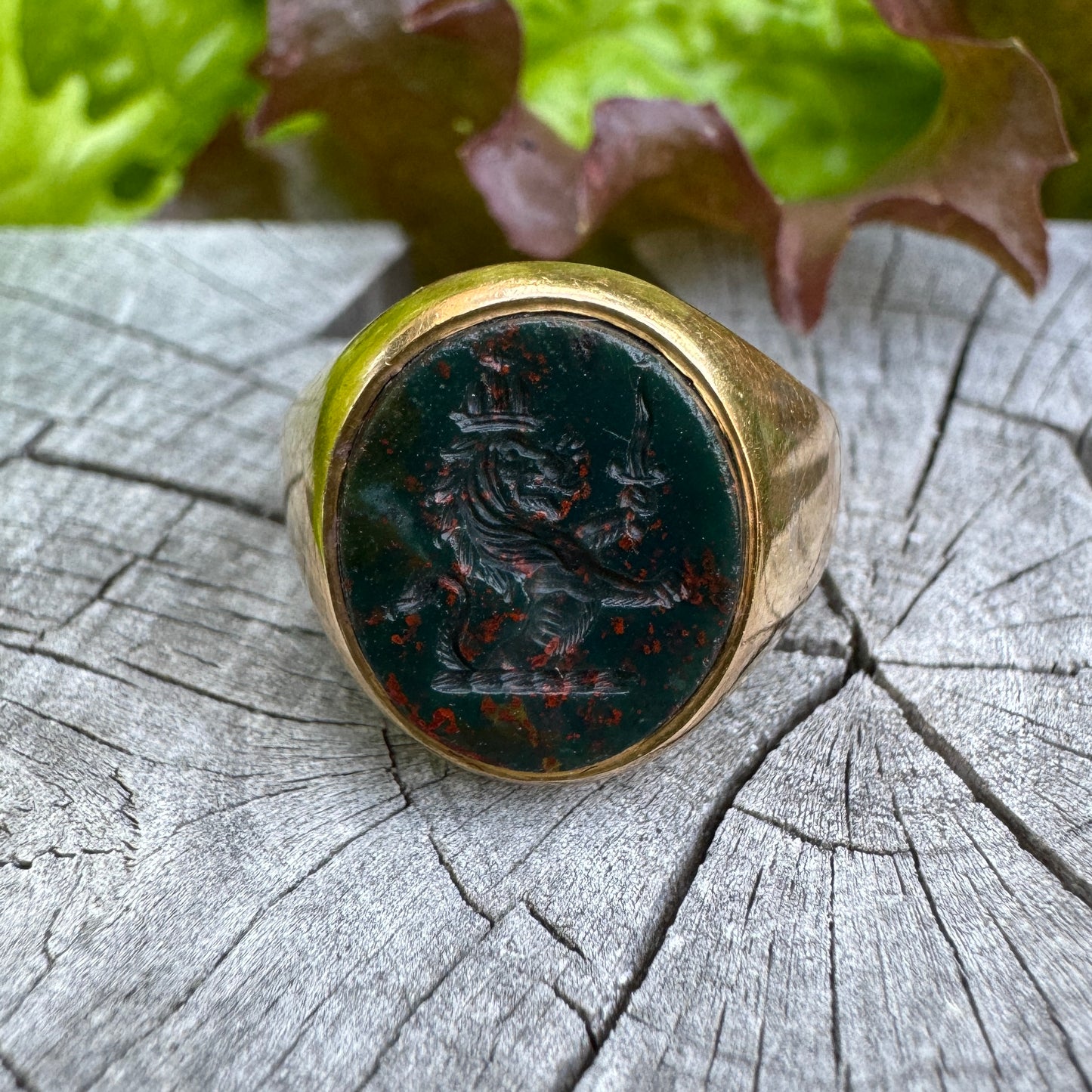 Vintage 18ct yellow gold bloodstone lion intaglio signet