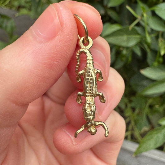 Vintage 9ct yellow gold crocodile with person charm