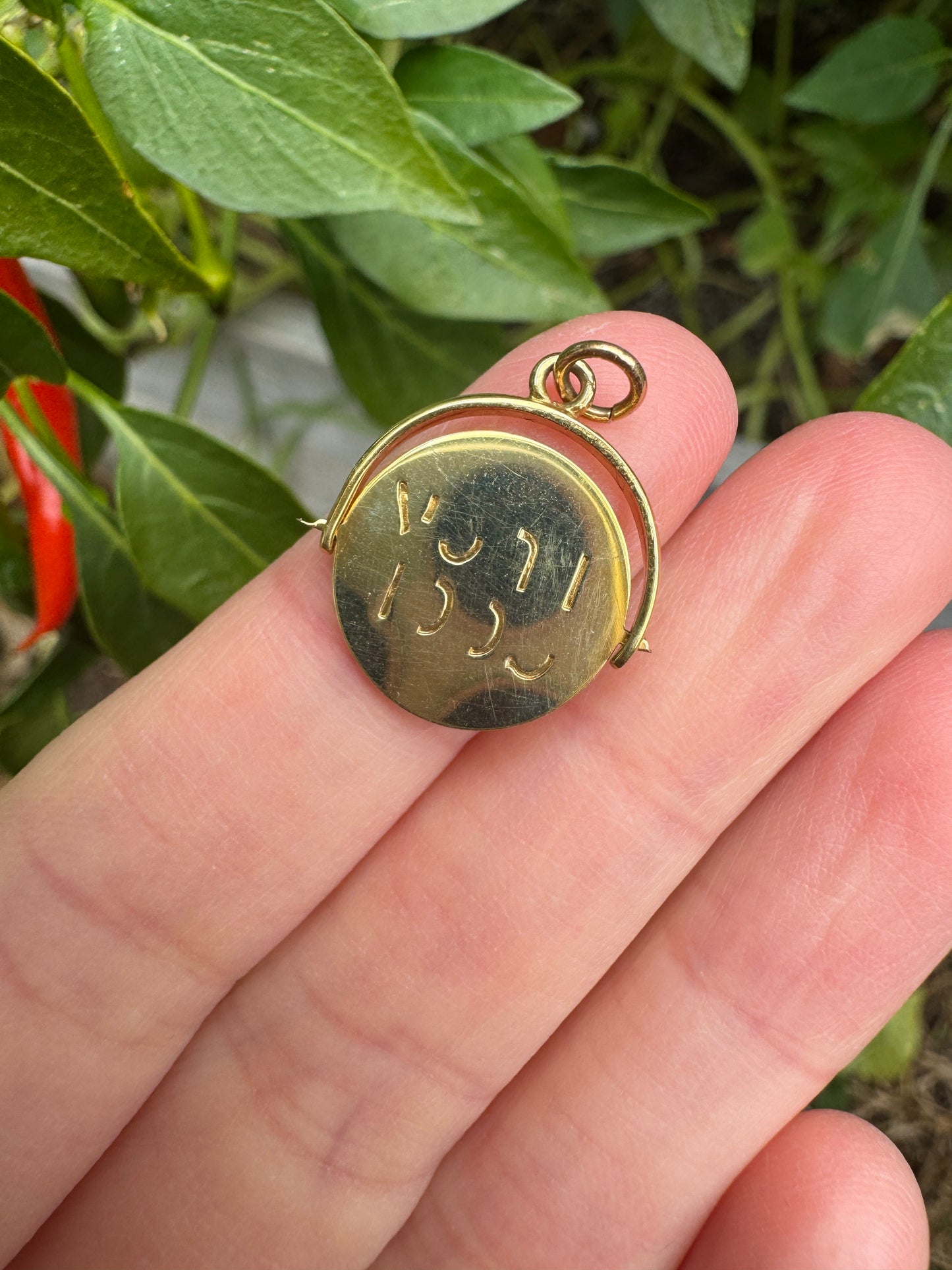 Vintage 9ct yellow gold good luck spinner charm