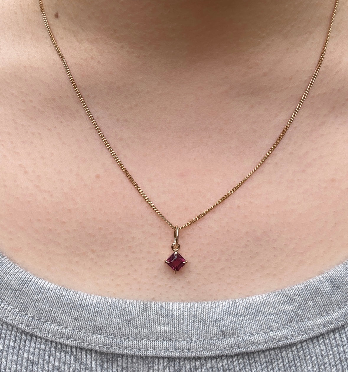 Custom handmade 9ct yellow gold 0.97ct rhodolite garnet claw set pendant