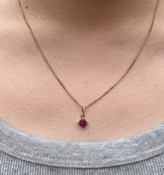 Custom handmade 9ct yellow gold 0.97ct rhodolite garnet claw set pendant